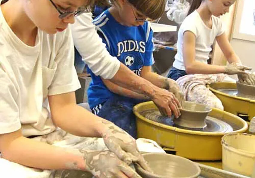 group-kids-pottery-wheel